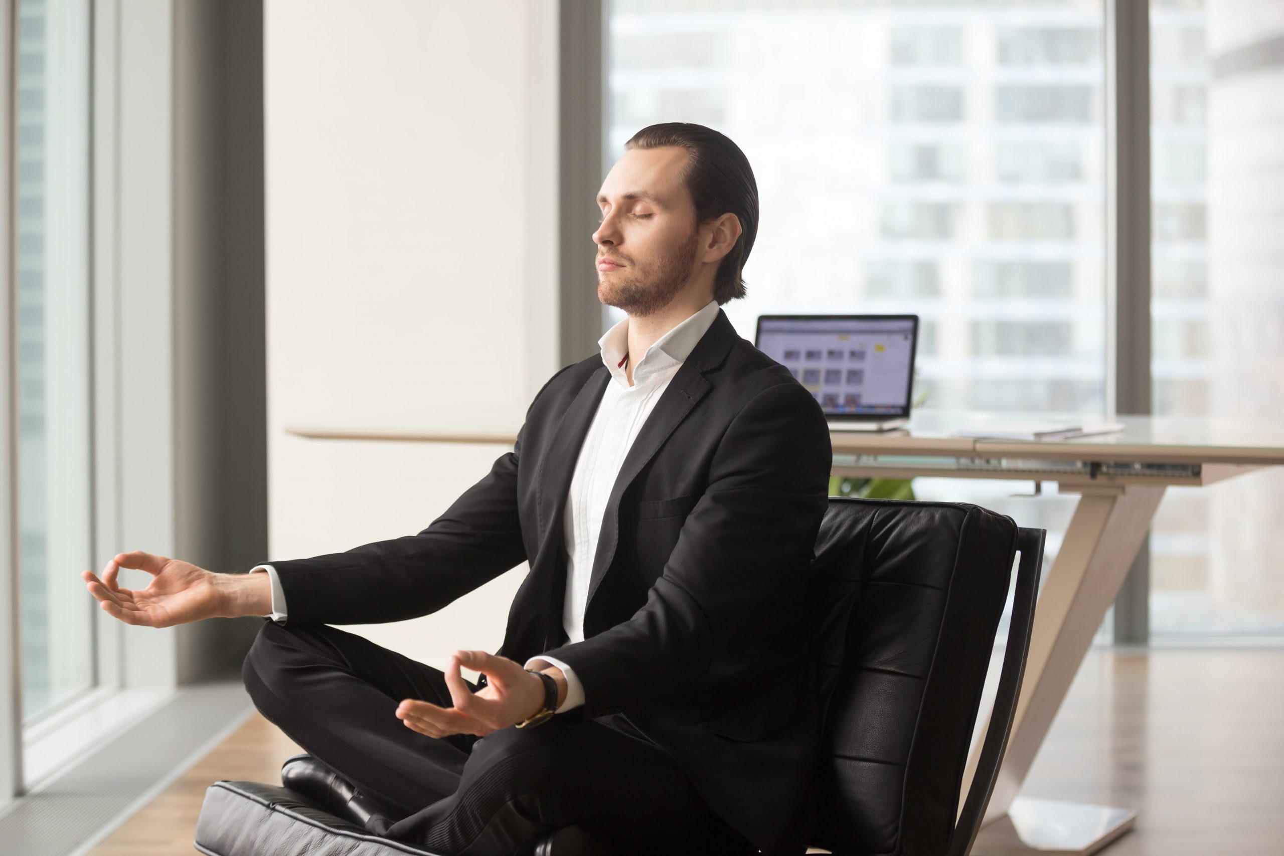 Wellness Corporativo: Beneficios de la meditación en el ámbito laboral